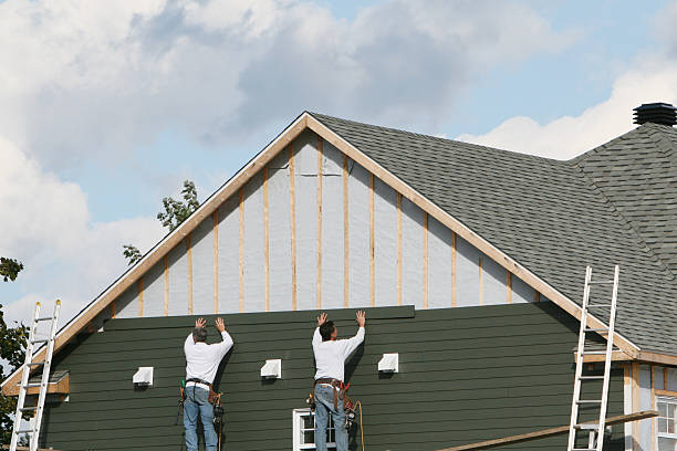 Professional Siding technician working in Kingston, NJ